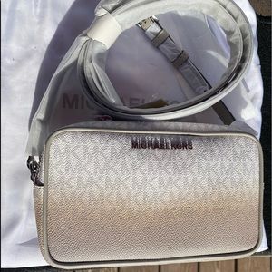 NWT Michael Kors Connie Camera Bag